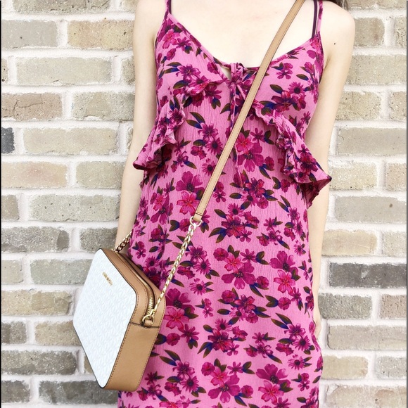 Gaby’sBags💕Michael Kors Large Crossbody Vanilla - Picture 4 of 6